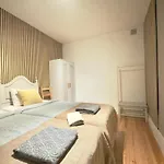 Frank's House & Happy Downtown דירה