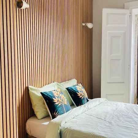 Frank's House & Happy Downtown Apartment *