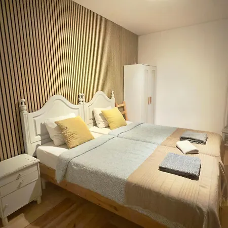 Frank's House & Happy Downtown Appartement *