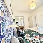 Frank's House & Happy Downtown 公寓 *