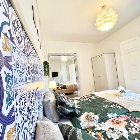 Frank's House & Happy Downtown Апартаменты *